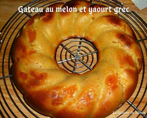 Gâteau au melon et yaourt grec de brebis