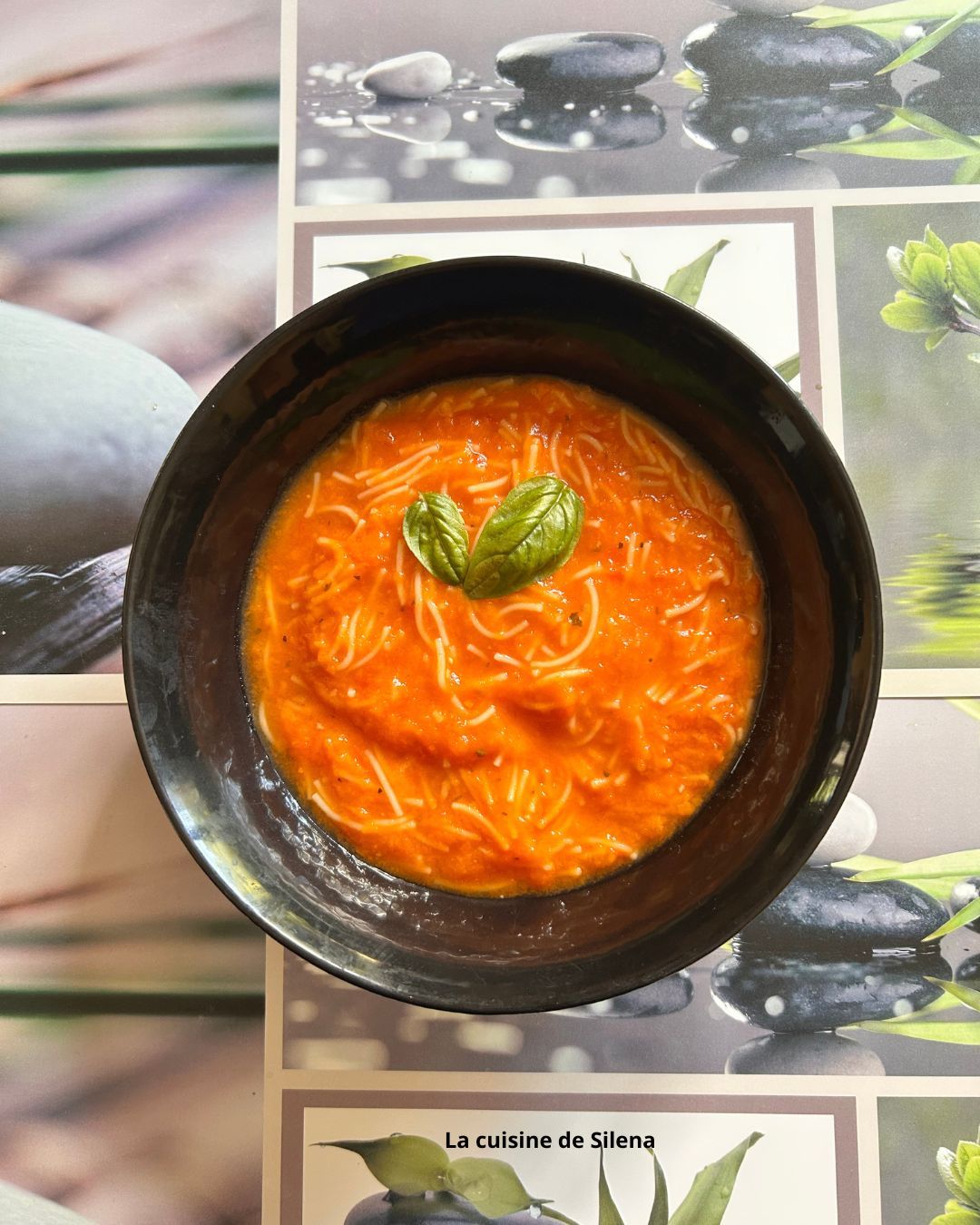 Velouté de tomates aux vermicelles