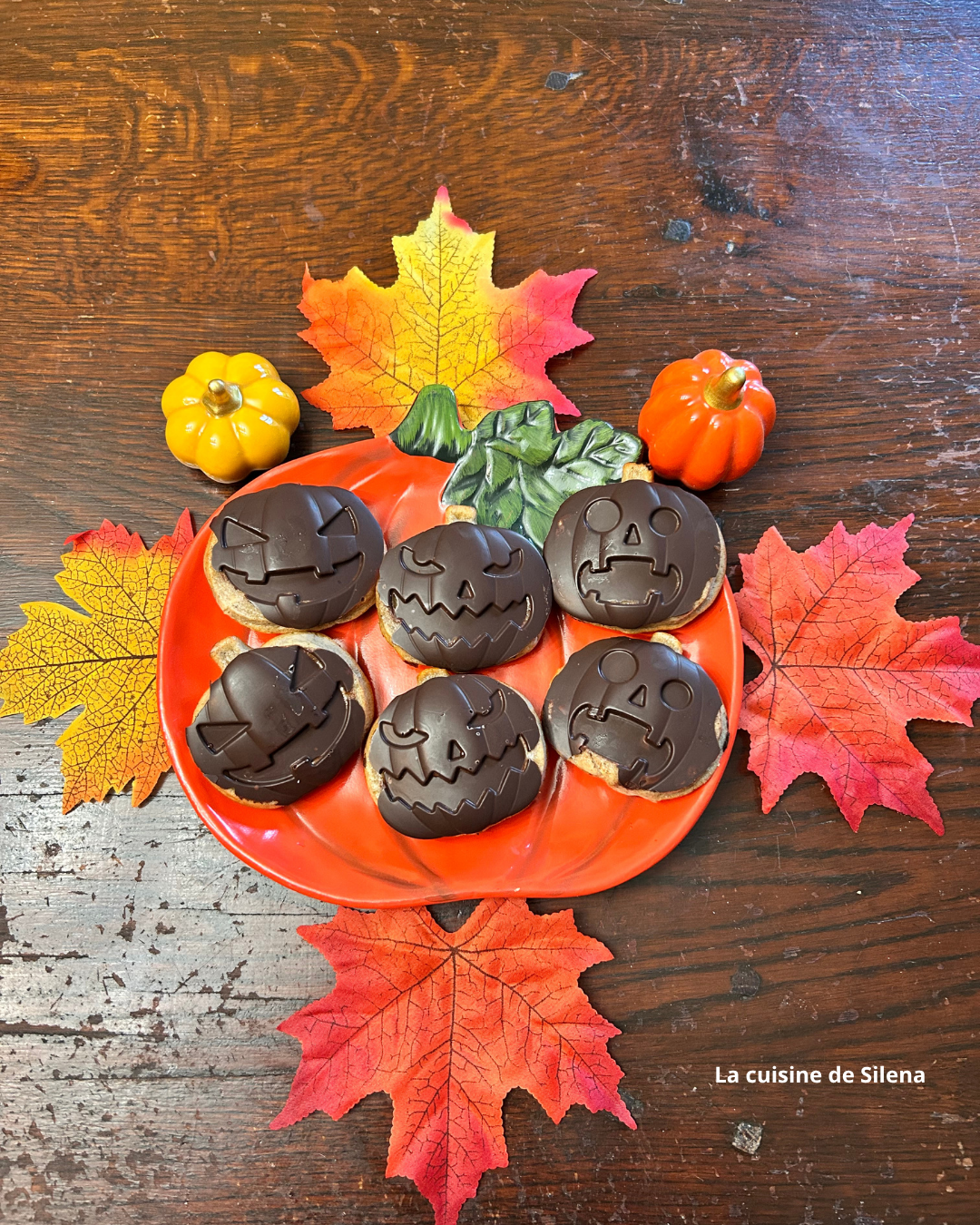 Citrouilles au skyr, poire et coque en chocolat
