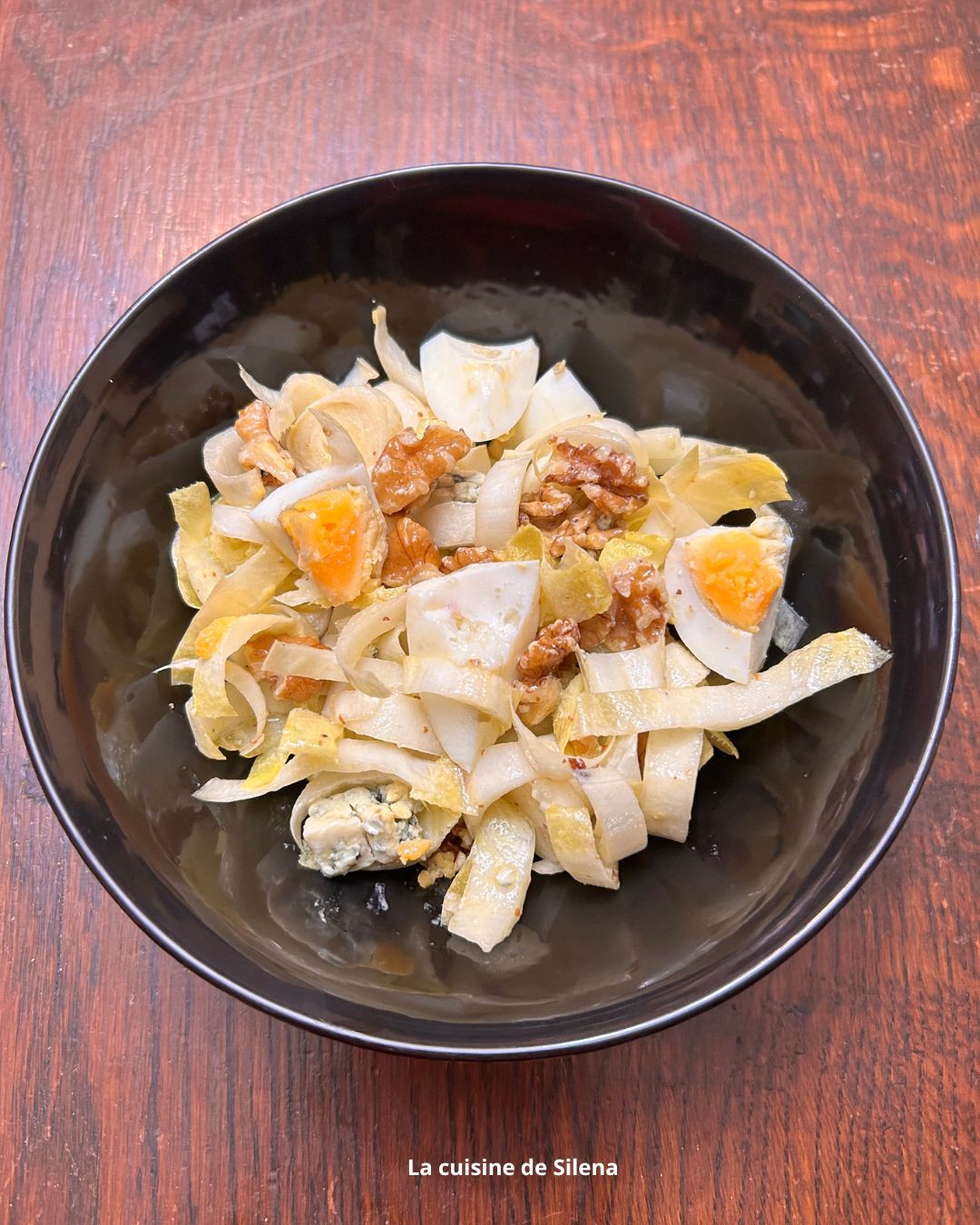 Salade d'endives aux noix et bleu d'Auvergne