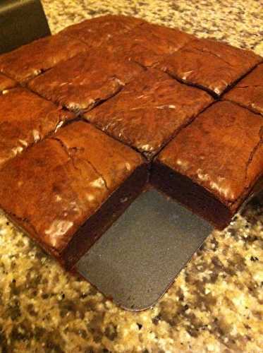 Brownie au chocolat (chewy chocolate brownie)