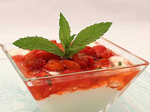 Fraises au Fromage Blanc Crémeux et Menthe Fraîche