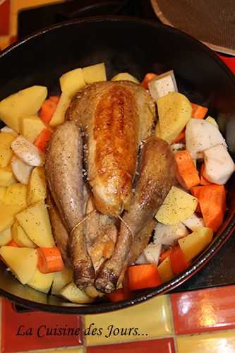 Pintade en Cocotte au Four Légumes et Herbes Aromatiques