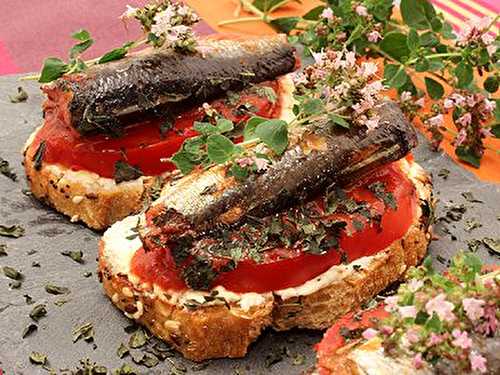 Sardines en Tartines au Fromage Frais à l'Ail Tomate Origan