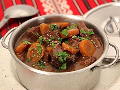 Sauté de Veau au Vin Rouge et Carottes