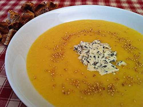 Soupe de Légumes et Fenouil à la Fourme d'Ambert et Graines de Sésame Grillées