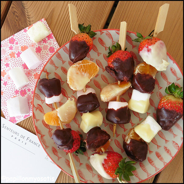 BROCHETTES DE FRUITS & GUIMAUVES AU CHOCOLAT [#GOURMANDISE #CHOCOLAT #DESSERT]