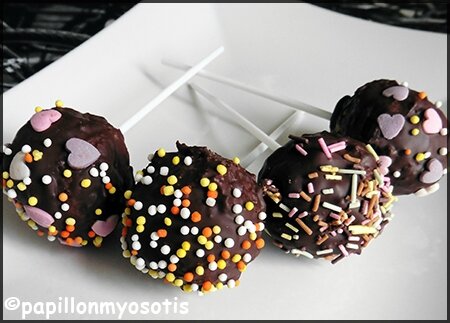 CAKE POPS CHOCOLAT & FRUITS ROUGES [#CHOCOLATE #KERCADELAC #CAKEPOPS]