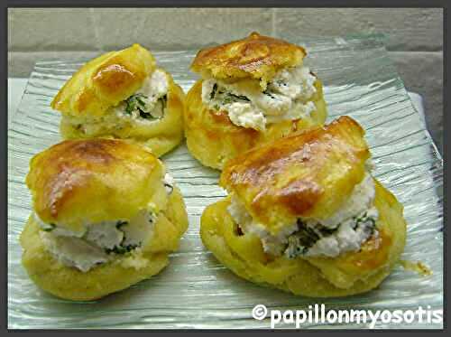 PETITS CHOUX AU FROMAGE DE CHEVRE ET HERBES (TYPE PROFITEROLES)