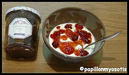 PETITS GATEAUX A LA CONFITURE DE FRAISE