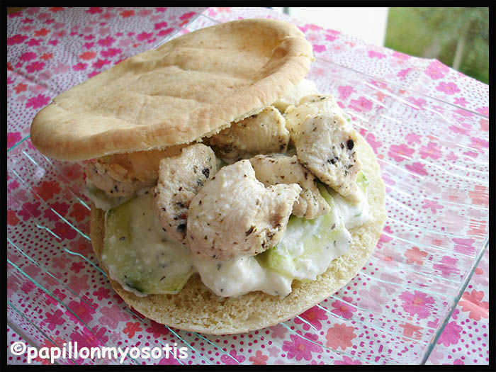 POULET A LA MENTHE SAUCE CONCOMBRE ET FETA [#GREEKFOOD #SANDWICH]