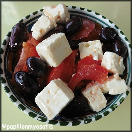 SALADE DE TOMATES A LA GRECQUE [#GREECE #GREEKFOOD #SALADE #SUMMER]