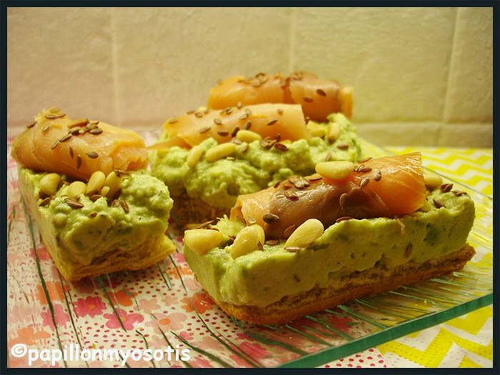 TARTINES DE MOUSSE D'AVOCAT ET SAUMON