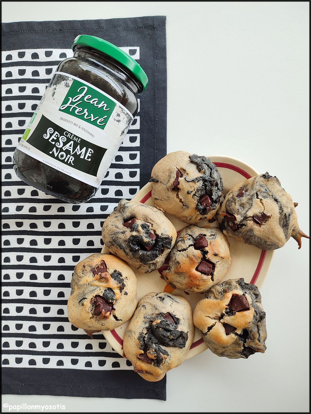 COOKIES MARBRÉS À LA CRÈME DE SÉSAME NOIR