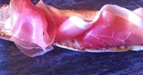 Bruschetta mozzarella et jambon de pays