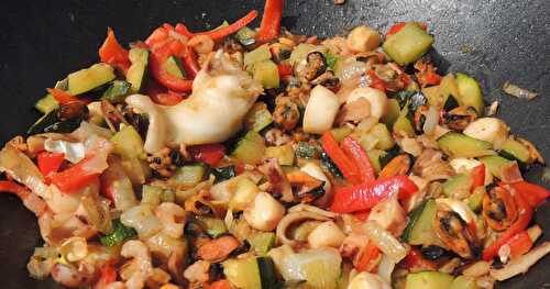 Fruits de mer et légumes au wok