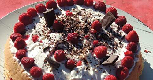 Génoise garnie au mascarpone et framboises