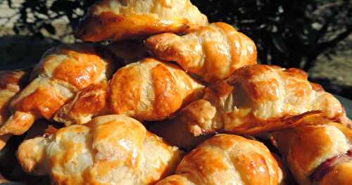 Mini croissants jambon de Pays, olives vertes