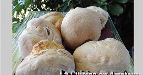 Petites boules de pain blancs