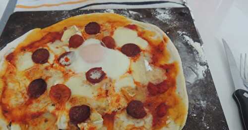 Pizza fromages chorizo