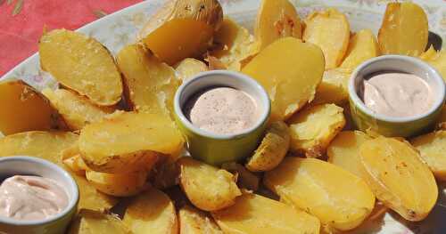 Pommes de terre au four et crème au paprika