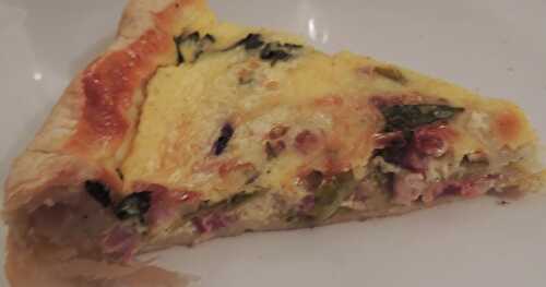 Quiche aux légumes, fromage et lardons