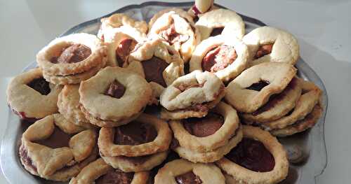 Sablés au chocolat et sablés à la confiture gérénium/framboises