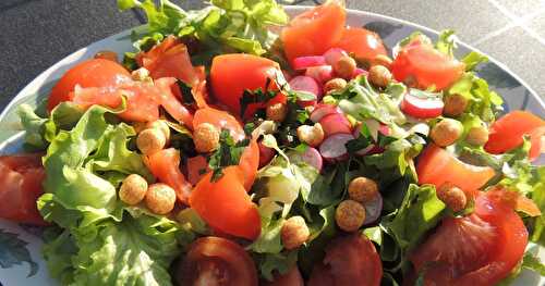 Salade composée aux boules de soja barbecue et vinaigrette allégée