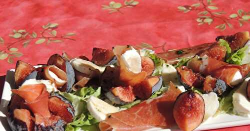 Salade de figues à la mozzarella et jambon de pays