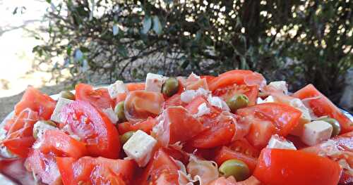 Salade de tomates, jambon...