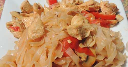 Tagliatelles de riz au wok