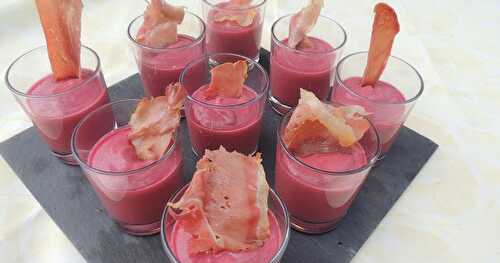 Verrine de mousse de betteraves et jambon de Pays