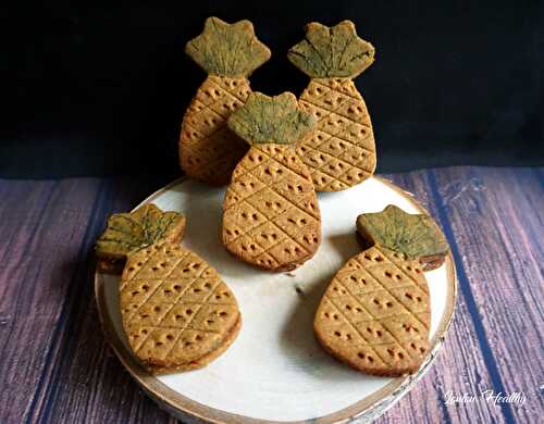 Biscuits « ananas » à la patate douce fourrés ananas-passion {Vegan – Sans gluten}