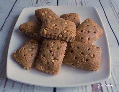 Biscuits aux cacahuètes fourrés chocolat