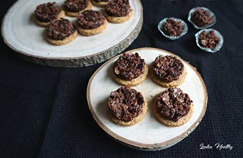 Biscuits aux roses des sables amande, céréales & chocolat cru {Vegan}