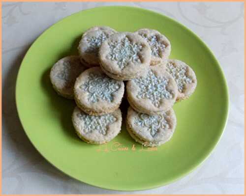 Biscuits « flocons » à la noix de coco fourrés chocolat