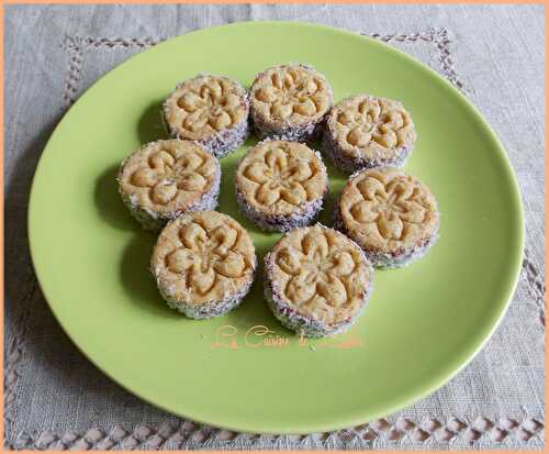 Biscuits semoule à la noix de coco & confiture