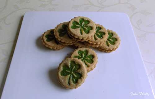 Biscuits « trèfle » à la noix de coco fourrés confiture de kiwi {Sans lactoses}