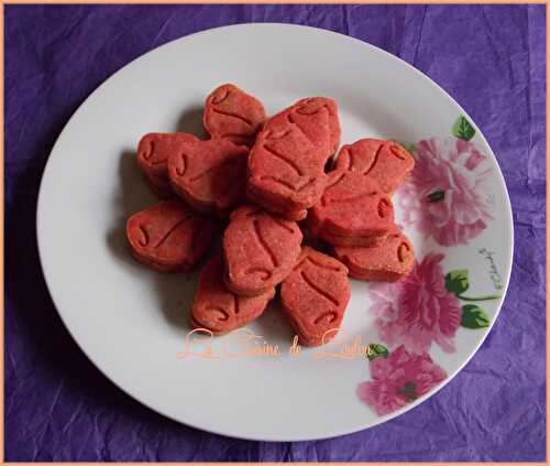 Boutons de roses aux amandes fourrés au chocolat blanc