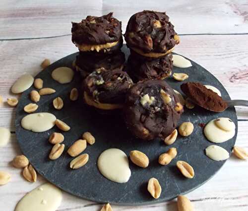 Brownies sandwich à l’avocat, au chocolat blanc, cacahuètes & beurre de cacahuètes {Sans gluten – Sans lactose}