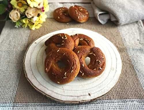 Couronnes briochées au fenouil & à l’eau de fleur d’oranger {Vegan}