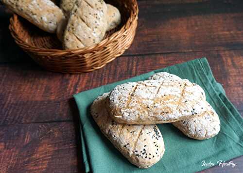 Pains aux blés anciens, au seigle & graines de nigelle {Vegan}