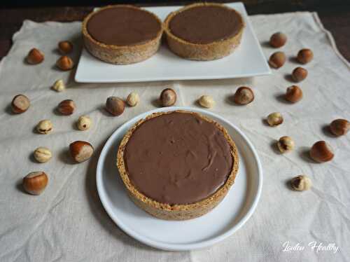 Tartelettes aux fruits secs, caramel & chocolat {Vegan – IG bas}