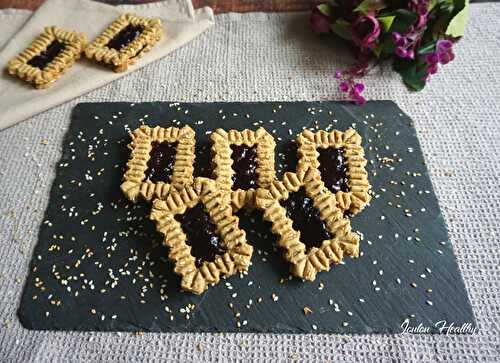 Biscuits au sésame fourrés cassis {Vegan}