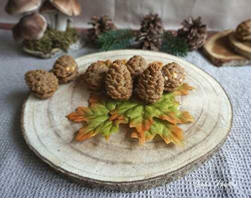 BISCUITS « POMMES DE PIN » AUX PIGNONS DE PIN, NOISETTE &CHOCOLAT {VEGAN}