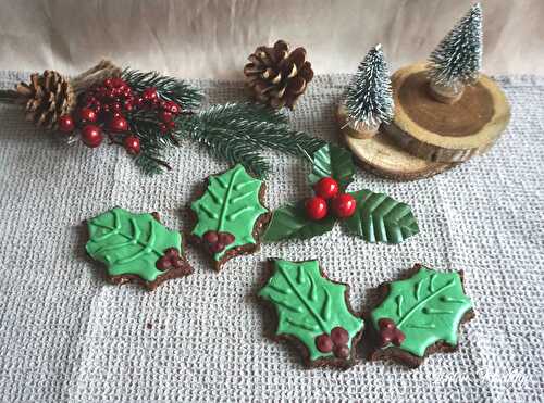Biscuits feuilles de houx au cacao, noisettes et chocolat