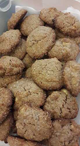 COOKIES AUX NOISETTES ENTIÈRES ET CACAO