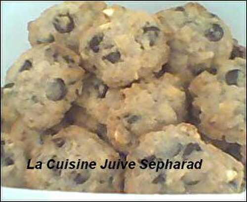 COOKIES AUX NOISETTES ET PEPITES DE CHOCOLAT BLANC ET NOIR