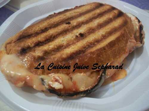 CROQUE MONSIEUR AUX AUBERGINES ET SAUCE TOMATE