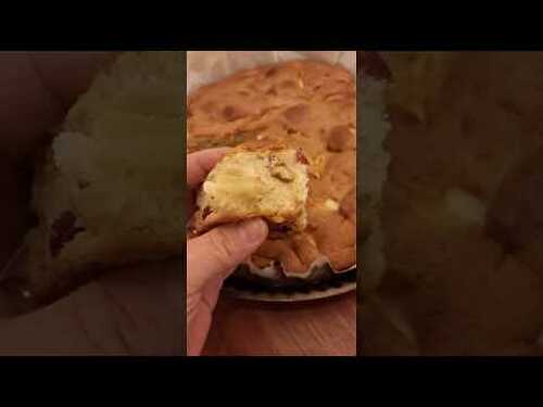 GÂTEAU AUX POMMES ET AUX FRUITS SECS